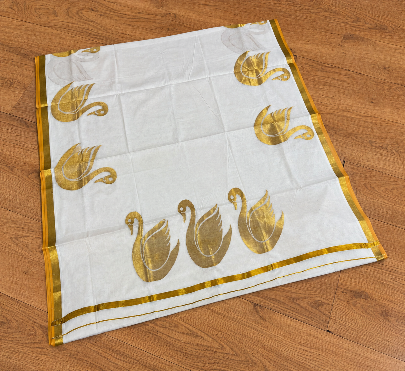 Arayannam kasavu Saree